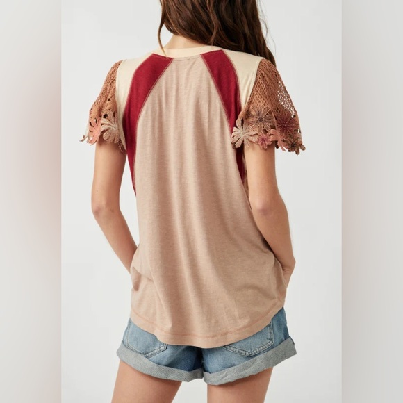 🌻🆕FREE PEOPLE As If Crochet Sleeve T-Shirt Misty Mink Combo-Size X-Small - Picture 4 of 8